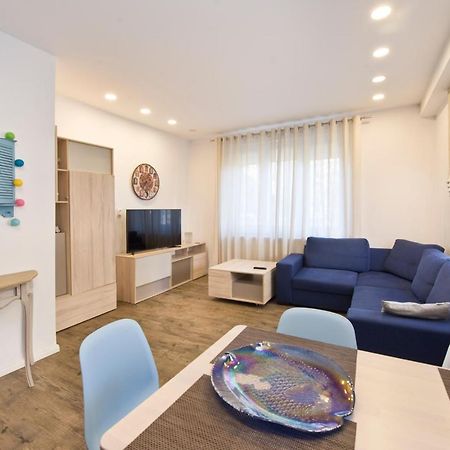 Kawalerka Refektarska Krr Apartman Gdańsk Kültér fotó