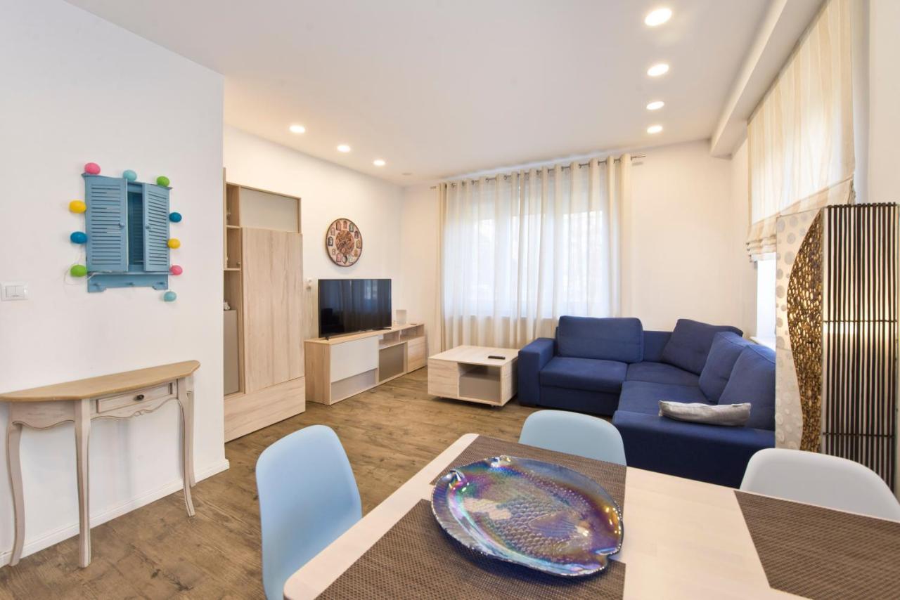 Kawalerka Refektarska Krr Apartman Gdańsk Kültér fotó